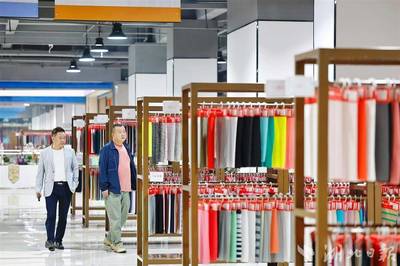 黃陂區(qū)榮膺“中國服裝商貿(mào)名城”，服裝服飾批發(fā)業(yè)煥新升級(jí)